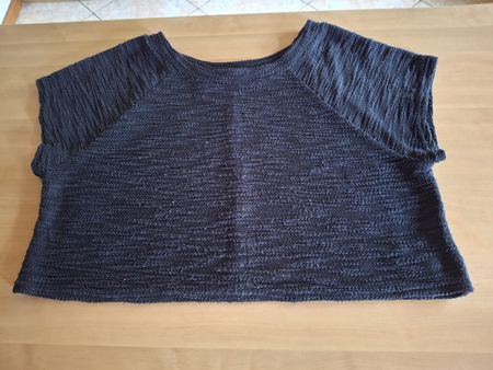 Pull court taille M - L marque Vert de Rage