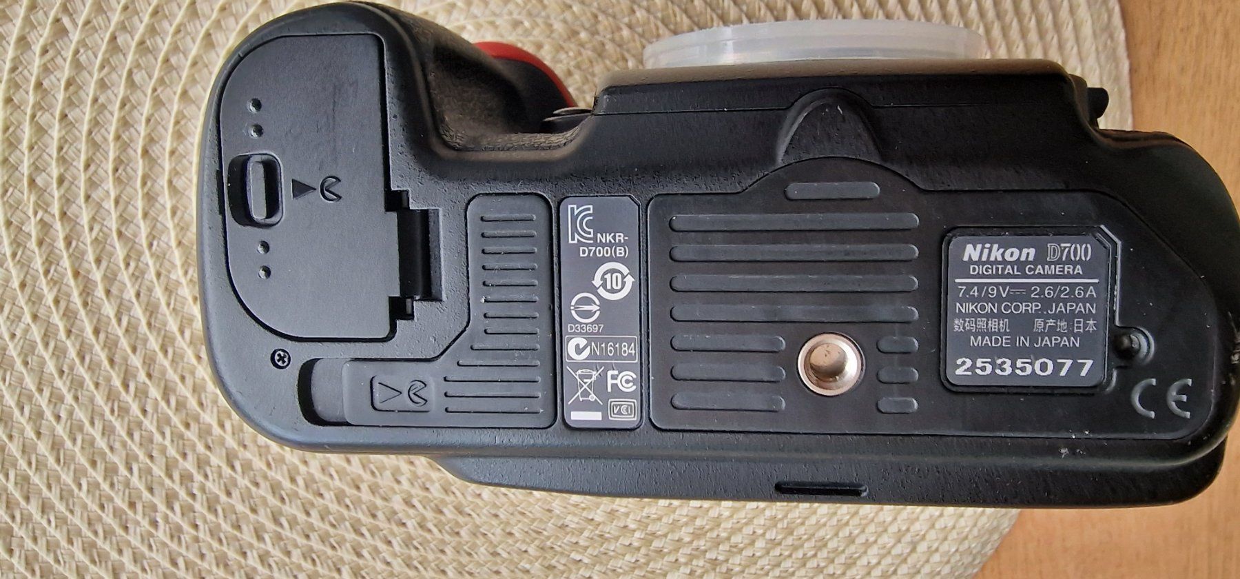 Nikon Fotocamera: Nikon D 700 Digitalkamera + Zubehör – Usato da Stüsslingen venduto da champ11 3
