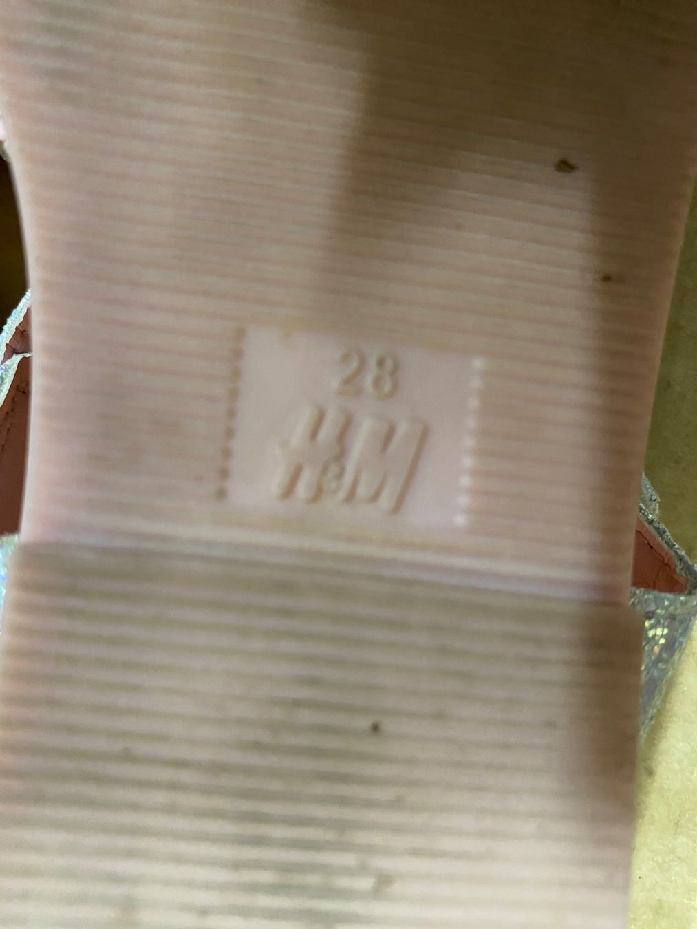 H&M Chaussures filles: Sandalen Einhörner Grösse 28 – D'occasion à Eschlikon TG par RamonaSt 6