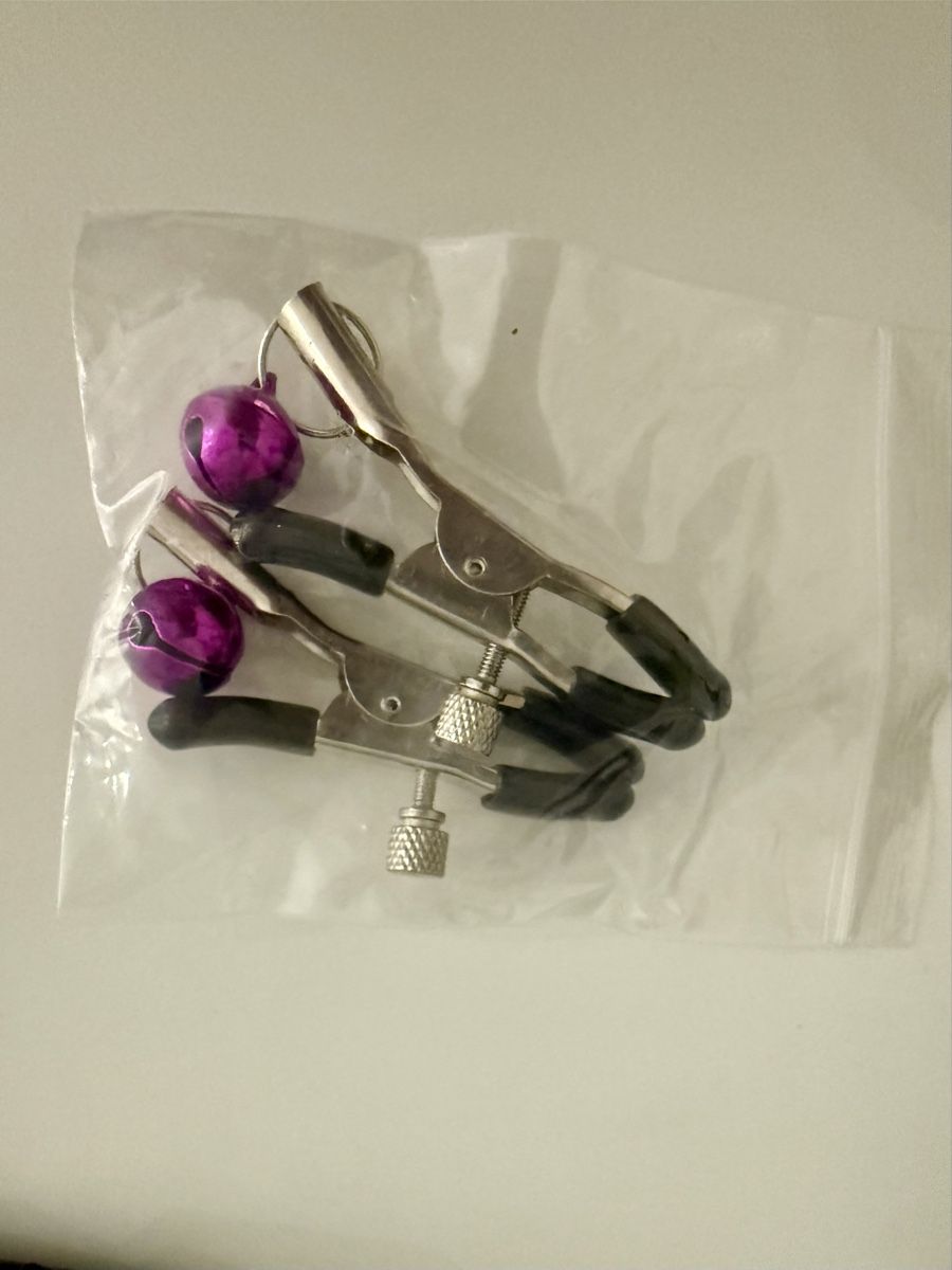 Altro per Eventi aziendali & Feste: Pinze con campanelle viola - nuove! – Nuovo e nell'imballaggio originale da Grono venduto da val_997r