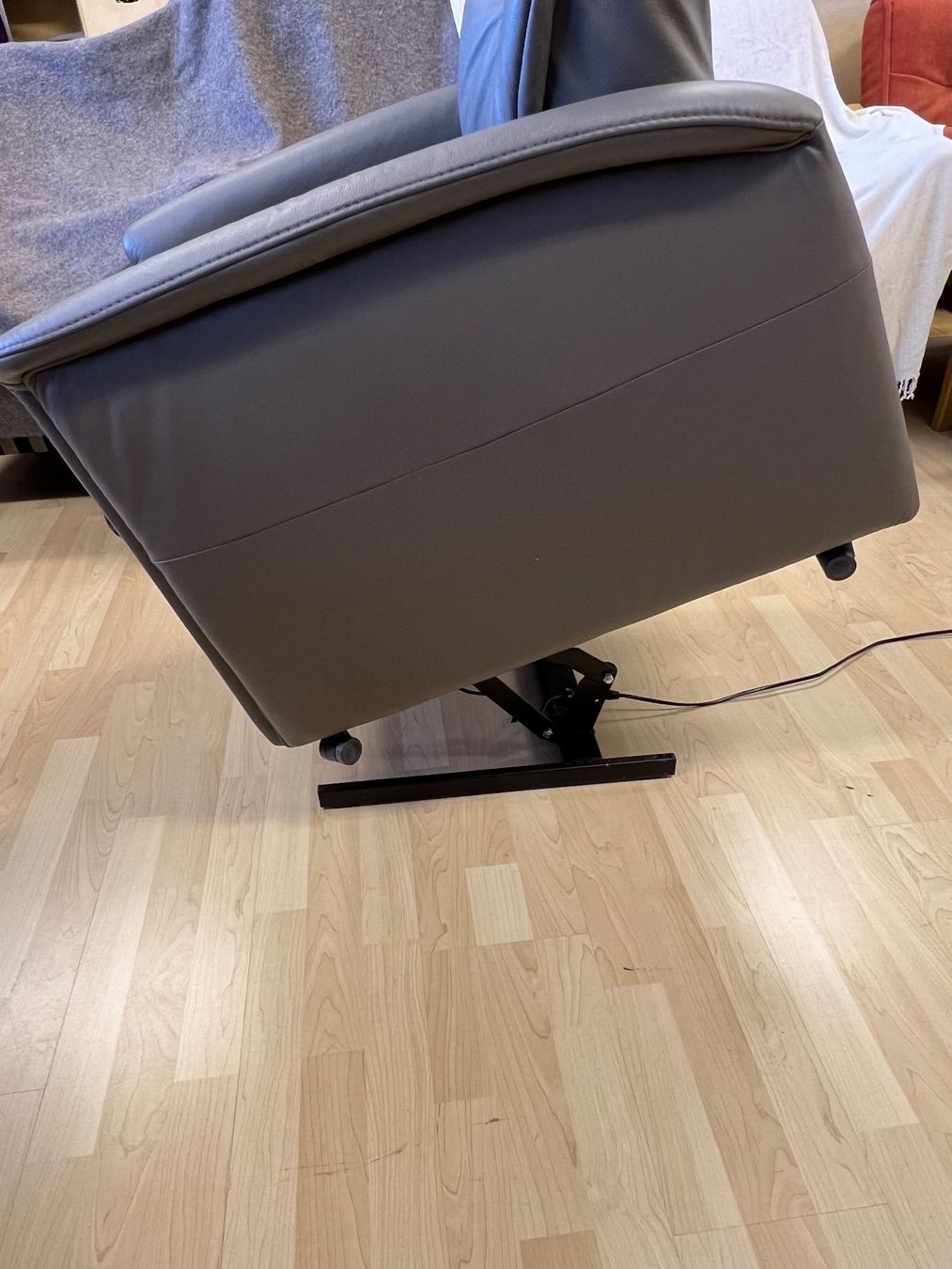 Himolla Sessel: Relaxsessel Himolla mit Aufstehhilfe – Gebraucht aus Hinterkappelen von Jackpot555 3