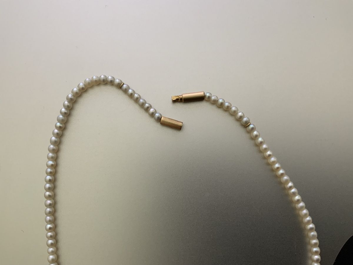 Catenine: Süsswasserperlenkette mit Goldanhänger – Usato da Bern venduto da surfboard 2