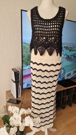Knitted Maxi Skirt and Cropped Top (Beide)