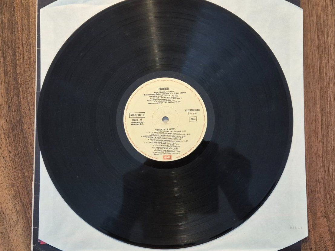 Dischi in vinile: QUEEN Greatest Hits – Usato da Emmenbrücke venduto da eneredi 3