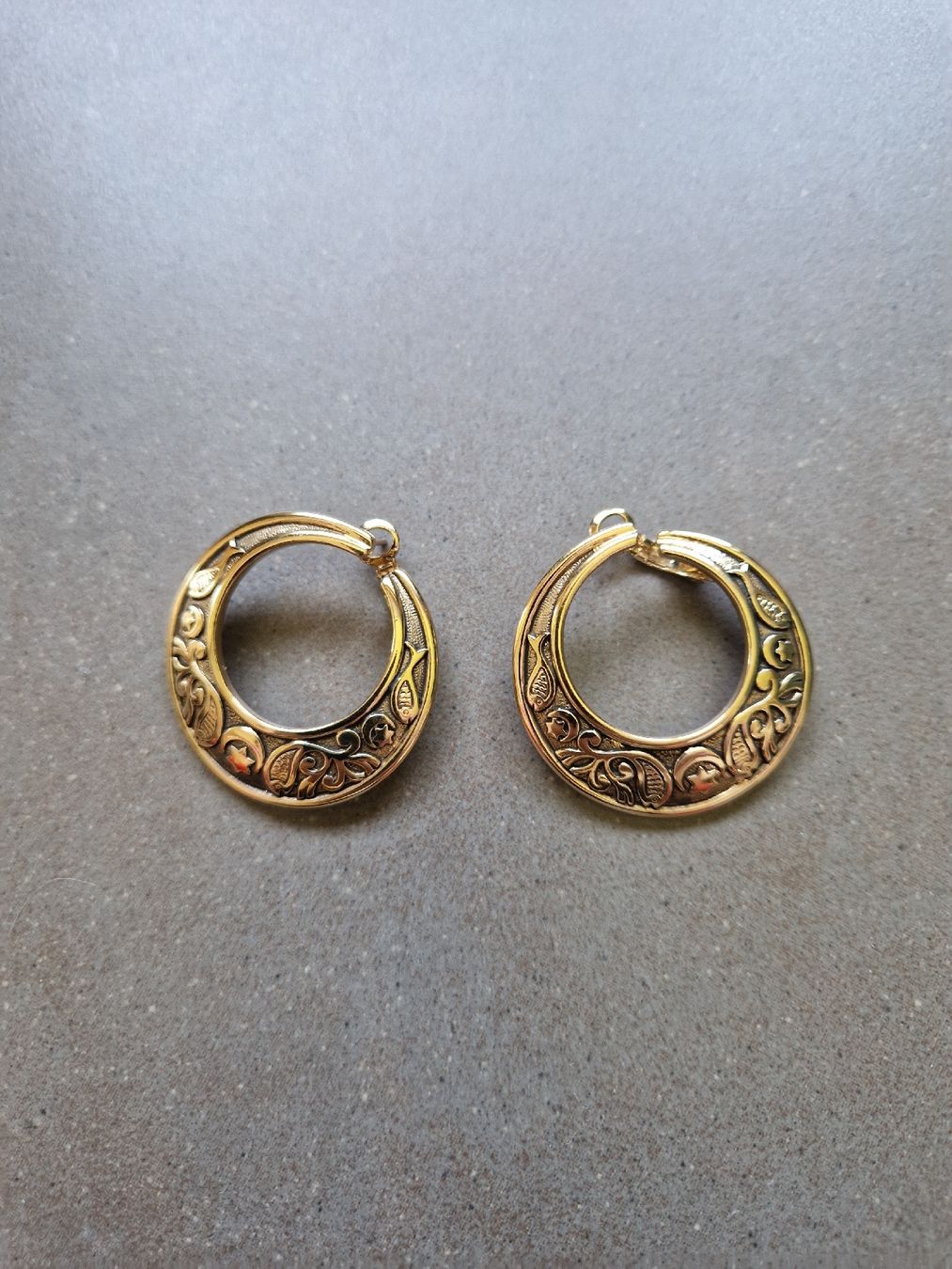 Pierre Lang Orecchini pendenti & Orecchini a lobo: Pierre Lang Creolen Ornament gold – Usato da Lichtensteig venduto da Cocabana_16