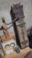 Alte Stockwindel aus Holz und Metall antik