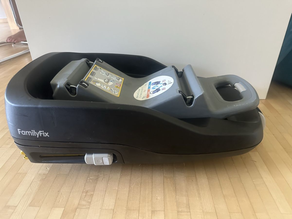 Maxi-Cosi Sièges auto: Isofix one care for two car seats – D'occasion à Erlenbach ZH par sim_x92q