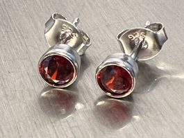 Schöne Ohrstecker Sterling Silber 925 herrliches Granat Rot