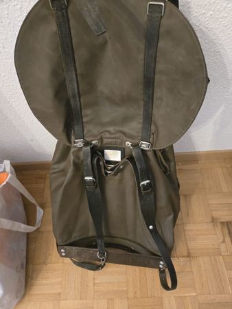 Alter Schweizer Armee Rucksack Olivgrün– Mit Lederriemen