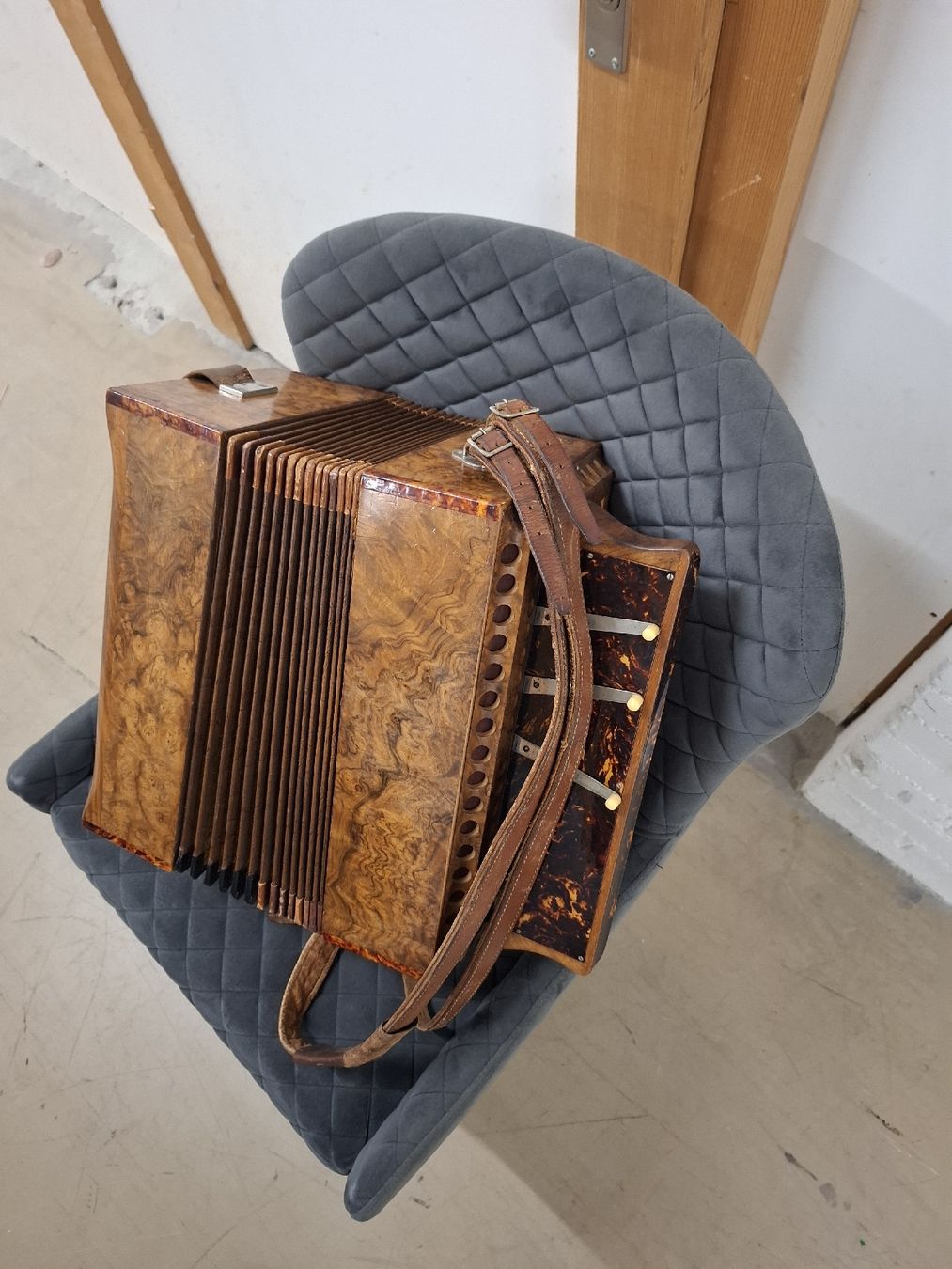 Musikinstrumente: chromatisch nussbaumer orgeli. – Gebraucht aus Villeneuve von BibiVintage 5