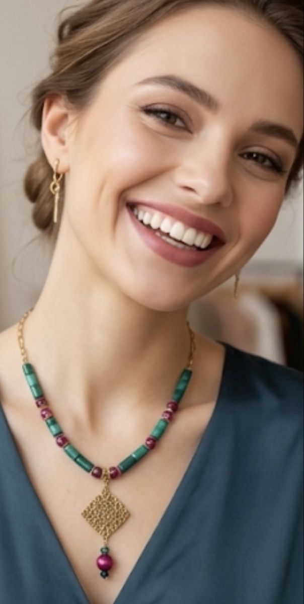 Ketten: Unique Malachite & Ruby Beaded Necklace - Statement Piece – Neu (gemäss Beschreibung) aus Bouveret von dou_g8q7