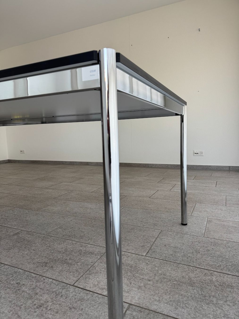 USM Scrivanie: USM Haller Tisch 200x100 weiss – Nuovo (secondo la descrizione) da Rheinfelden venduto da DeMaddin 2