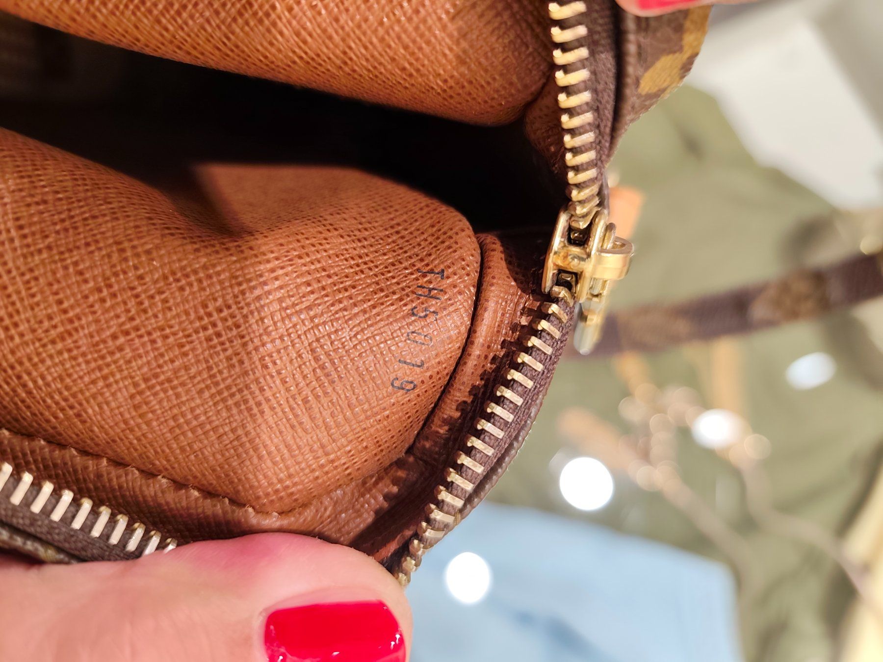Louis Vuitton Altro in  Abbigliamento & Accessori: Louis Vuitton borsa tracolla vintage. – Nuovo (secondo la descrizione) da Coldrerio venduto da ivi_g8gb 4