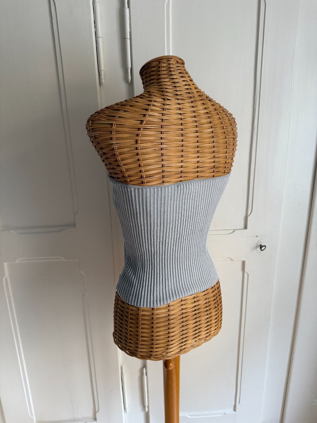 Pull&Bear Tops: PULL&BEAR - Bandeau-Top hellgrau gerippt M – D'occasion à Zürich par Diazaio 2