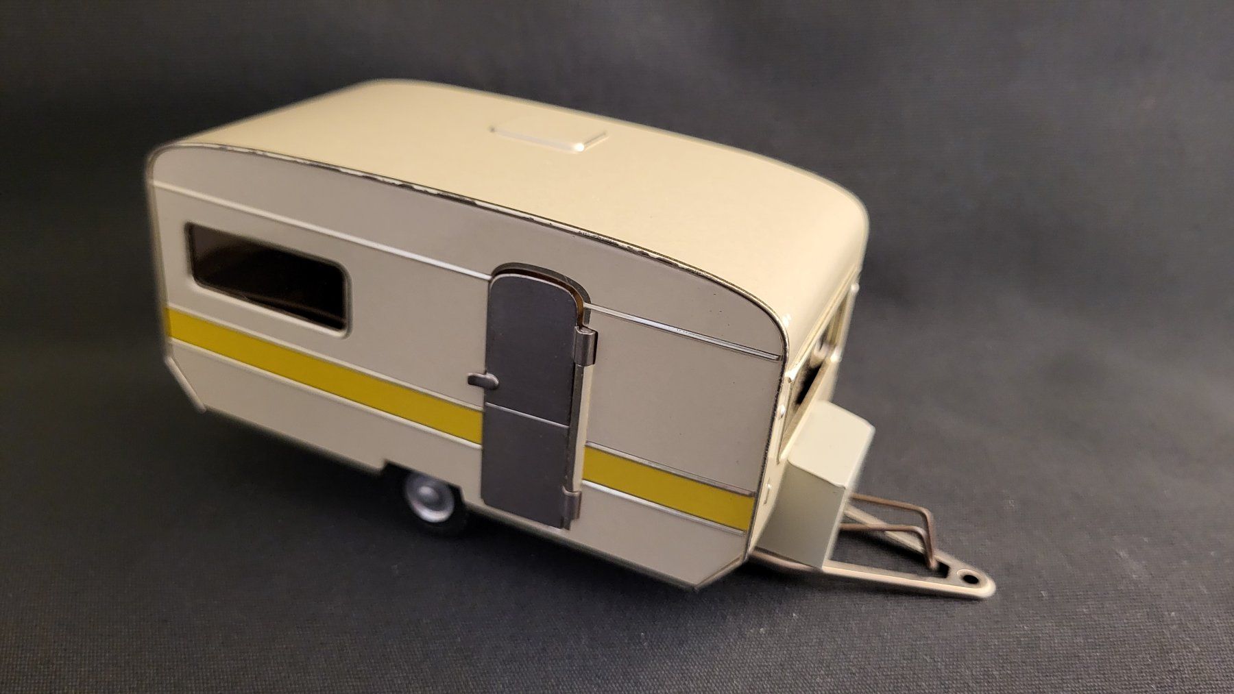 Jouets: Wohnwagen-Anhänger Retro Caravan – Neuf avec emballage d'origine à Basel par spinne02