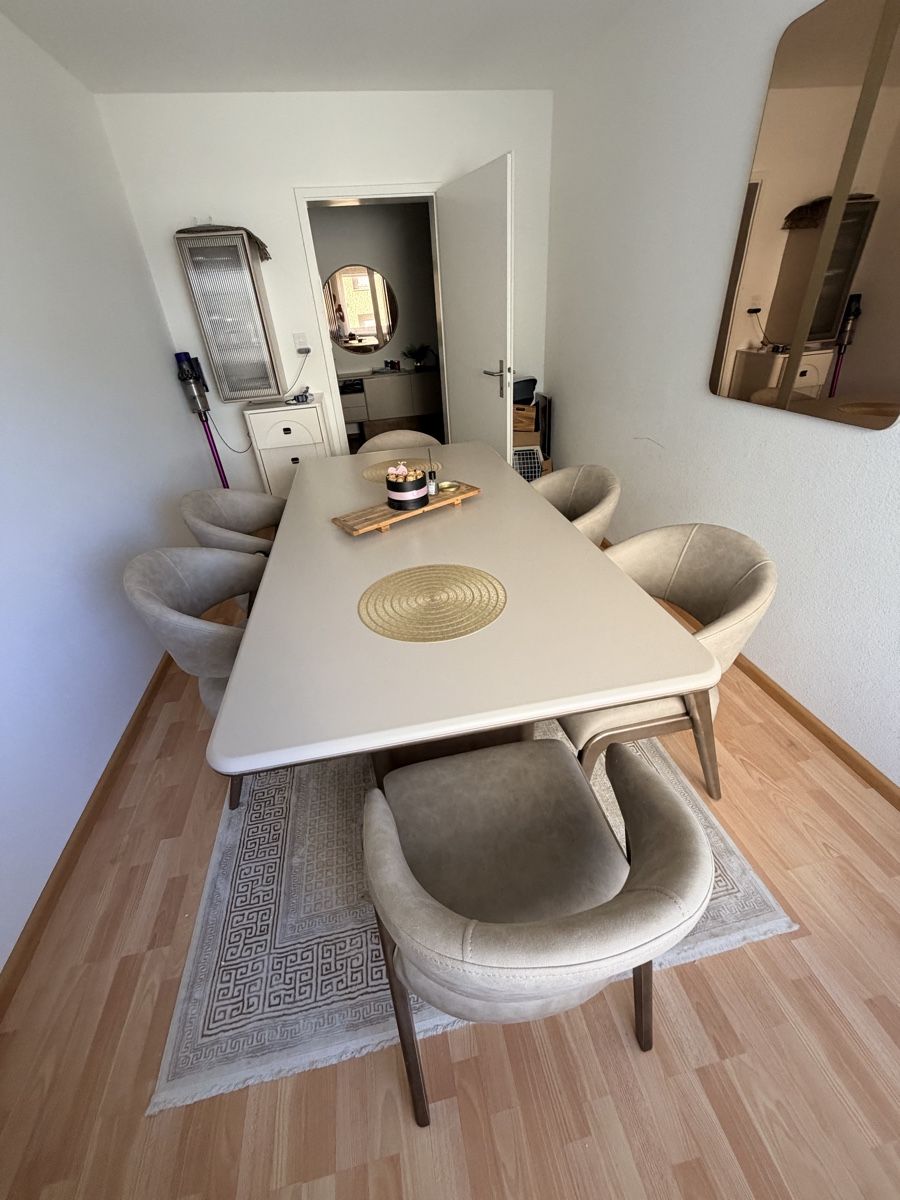 Set di tavolo e panche: Esstisch mit 6 Stühlen neuwertig – Usato da Basel venduto da oyk_b8jy 2