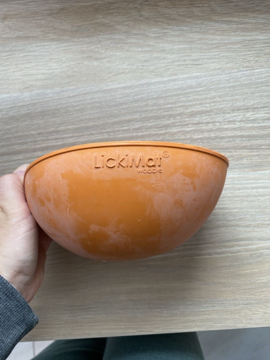 Futter: LickyMat Wobble – Gebraucht aus Sarmenstorf von Luethycel 1