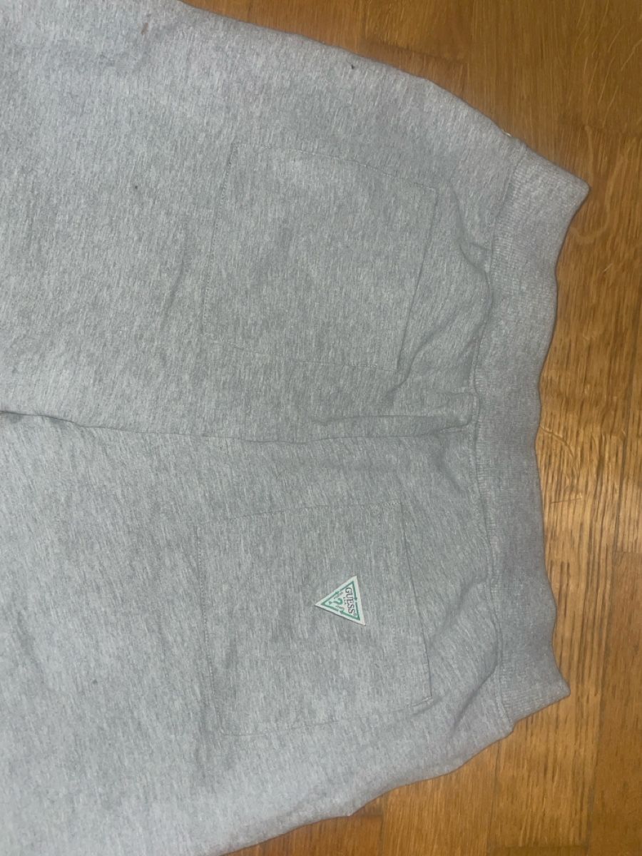 Guess Pantaloni: guess jogginghose grau – Nuovo (secondo la descrizione) da Windisch venduto da loro1234. 1
