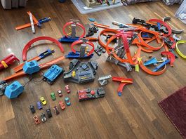 Hot Wheels: 5 Motoren und viele Teile