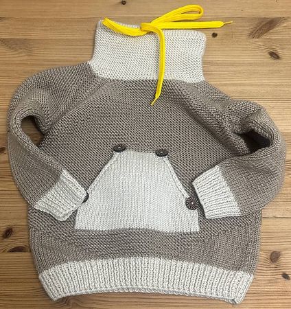  Handgestrickter Kinder-Pullover mit hohem Kragen