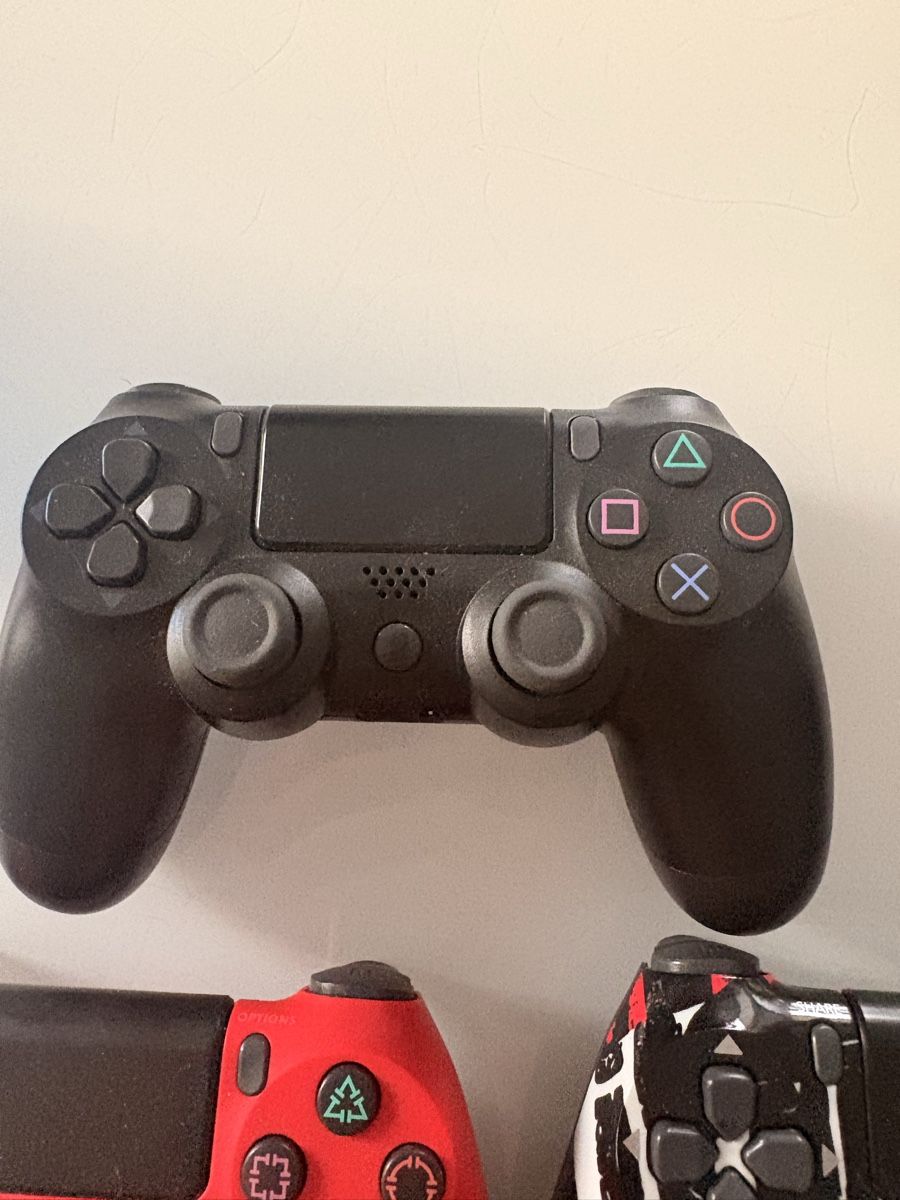 Controller: Lot de 3 Manettes PS4 – Gebraucht aus Dompierre FR von PRiT_Madara 2