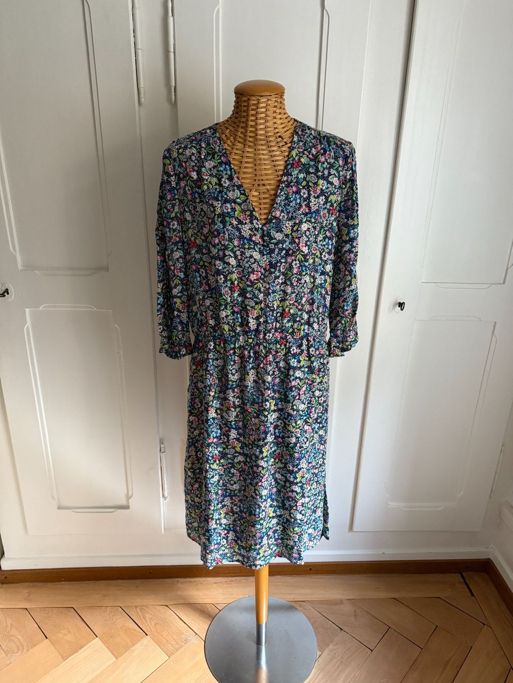 Esprit Kleider: ESPRIT - Kleid bunt geblümt 42 – Gebraucht aus Zürich von Diazaio