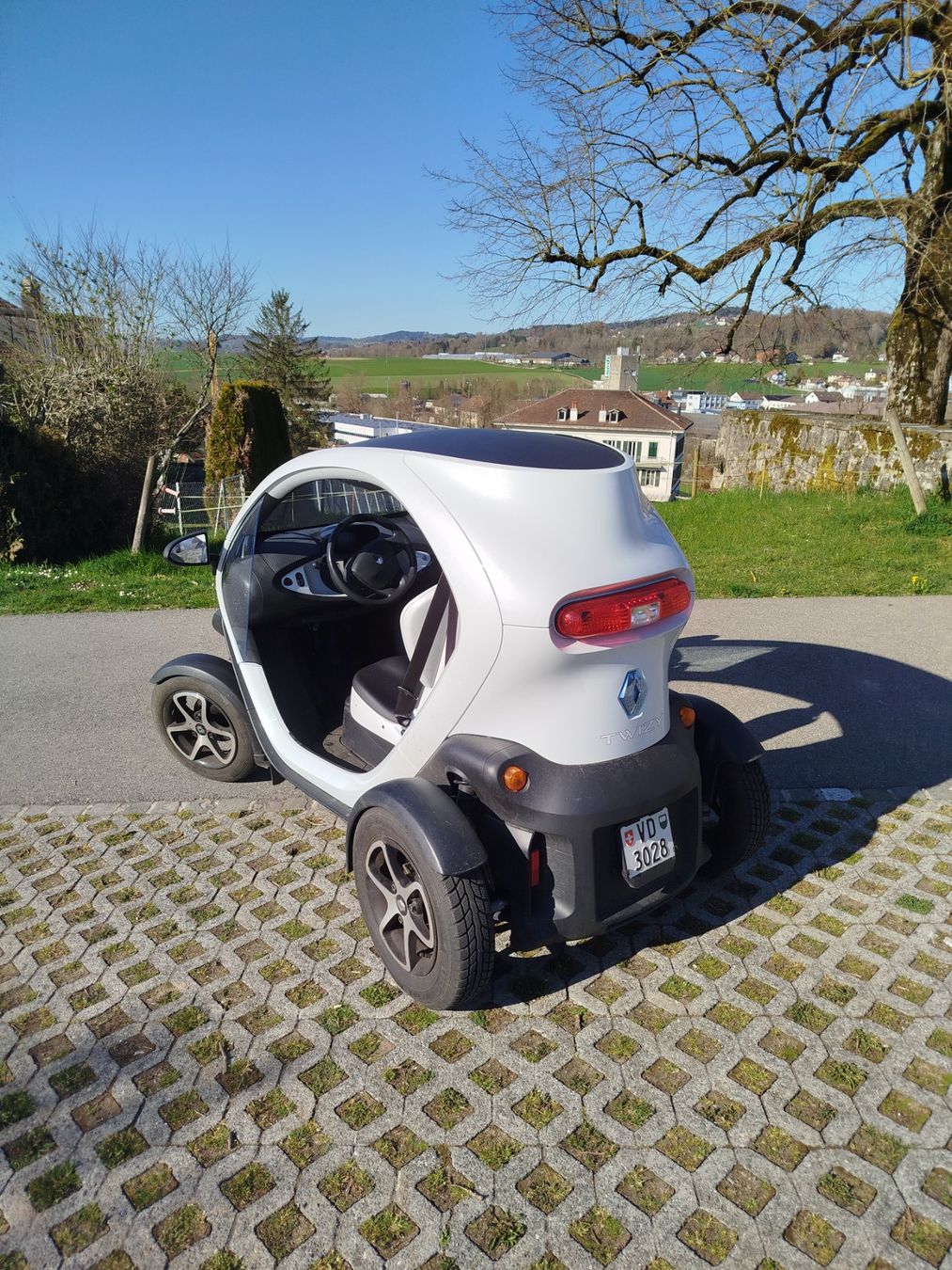 Veicoli elettrici: Renault Twizy – Usato da Châtillens venduto da Nichou 2