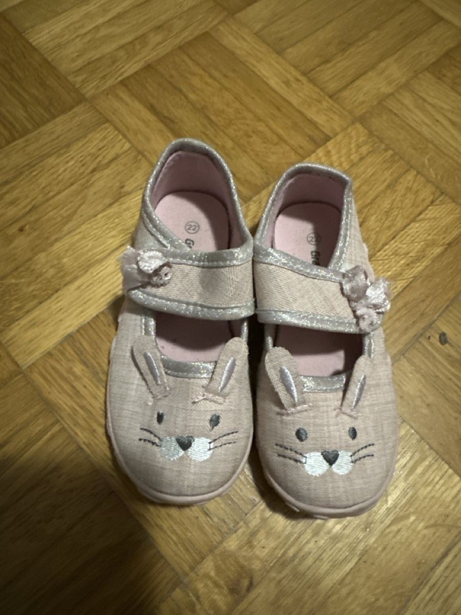 Scarpe per ragazze: Mädchen Hausschuhe Grösse 22 – Usato da Männedorf venduto da kek_n8pr