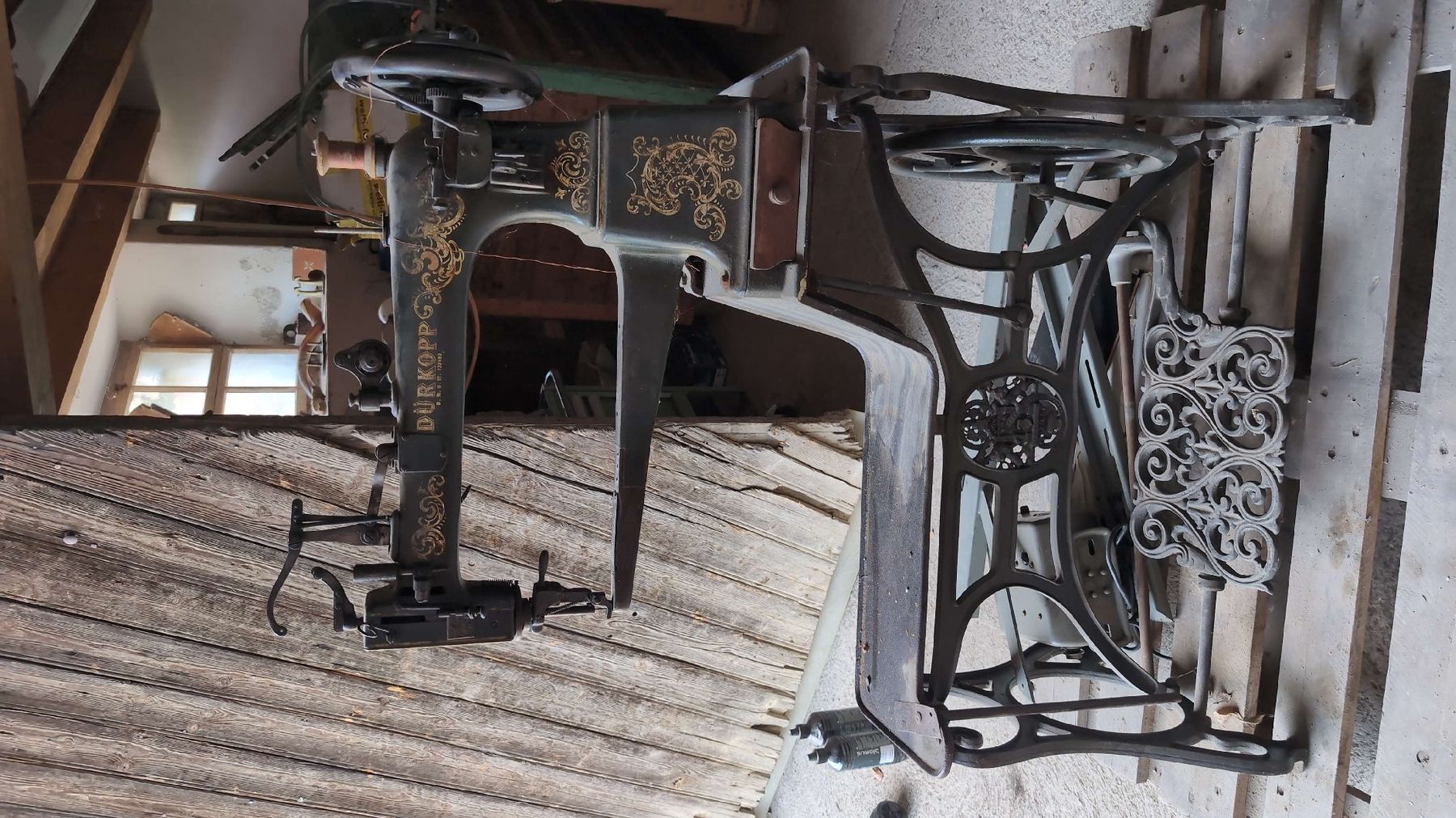 Dürkopp Macchine da cucire: Dürkopp Nähmaschine mit Untergestell antik – Usato da Oltingen venduto da gys_2yjc