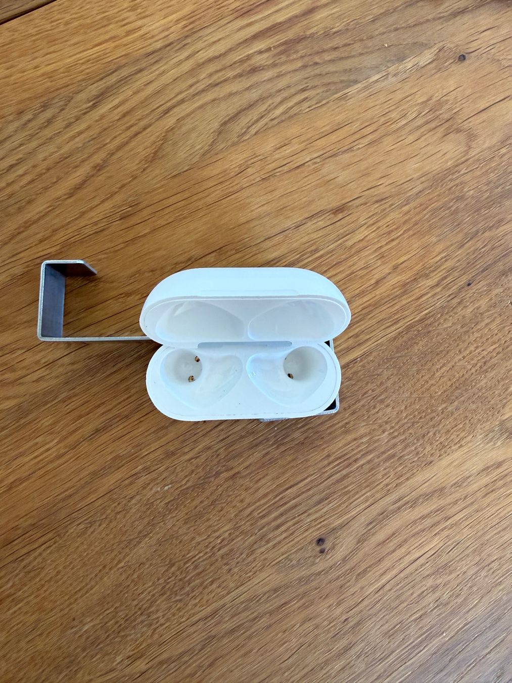 Apple Cuffie: APPLE AirPods 4 Charging Case ANC – Usato da Lausanne venduto da Nine1982 1