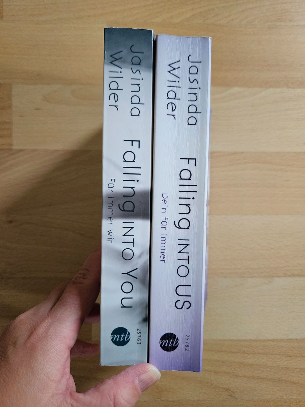 Libri: "Falling" von Jasinda Wilder – Usato da Muhen venduto da Serdbeeri 2