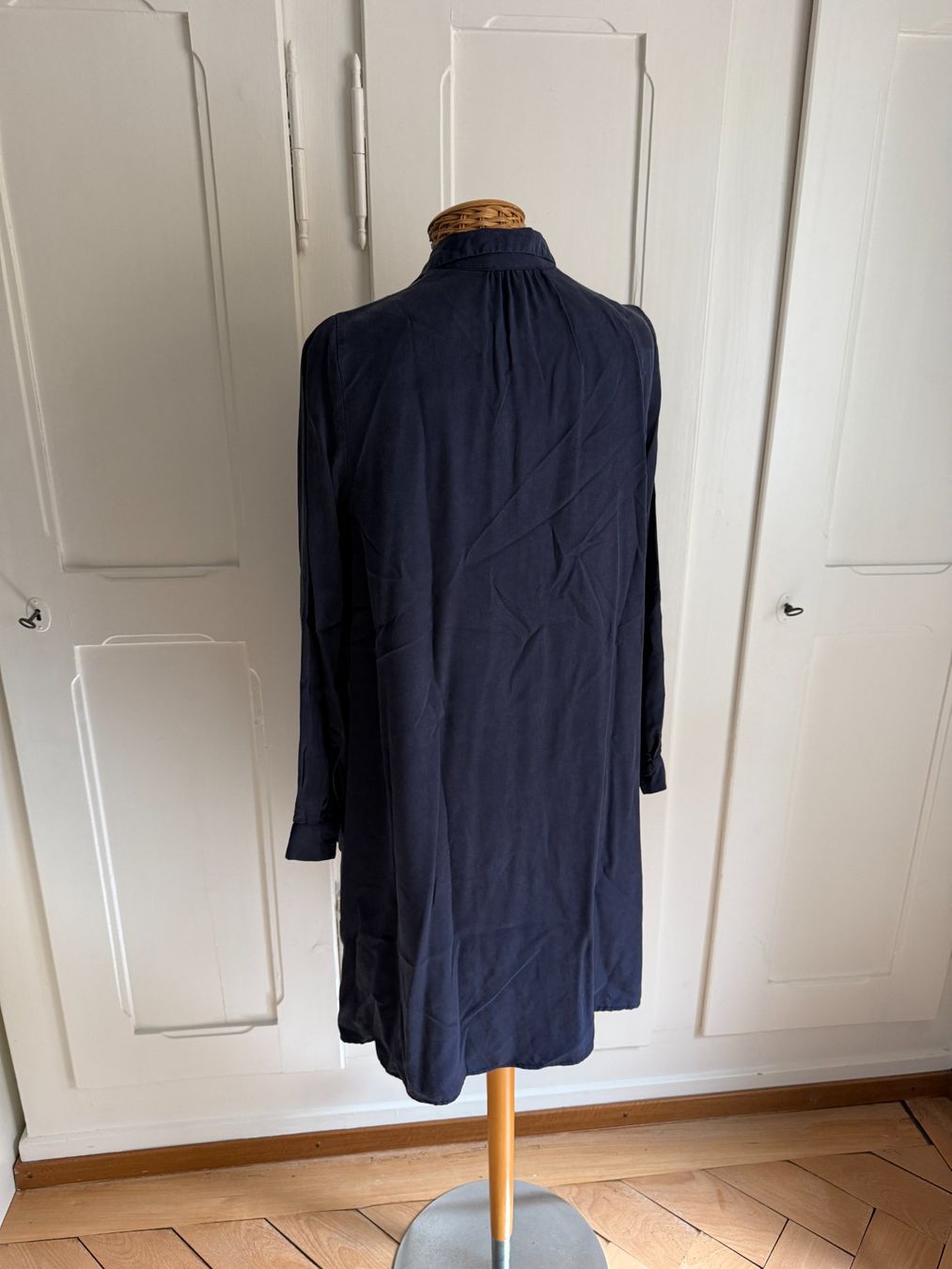 Vestiti: LA CAMICIA - Blusenkleid dunkelblau fliessend 38 – Usato da Zürich venduto da Diazaio 2
