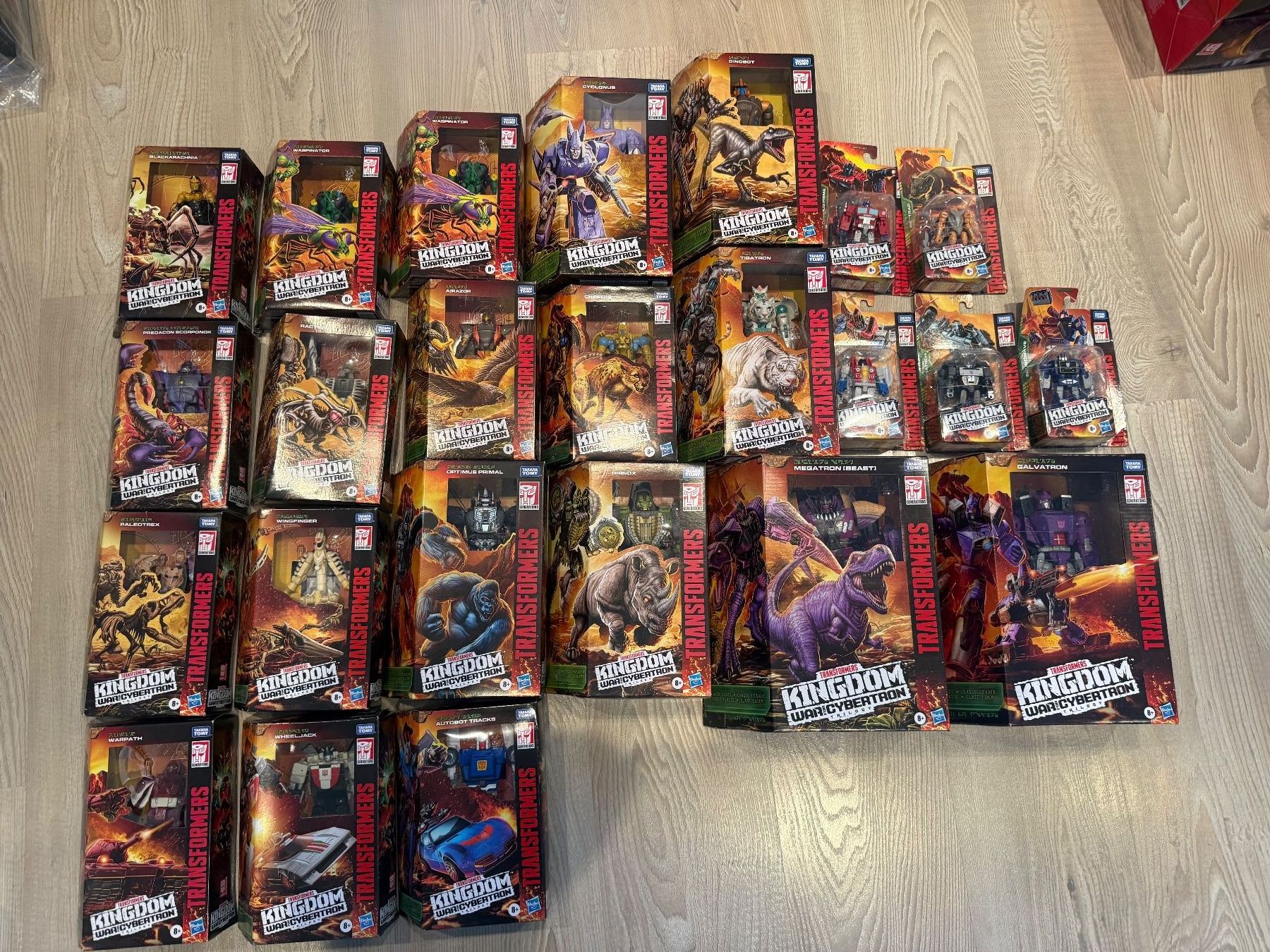 Statuette: Viele Transformers Kingdom War for Cybertron Figuren – Nuovo (secondo la descrizione) da Recherswil venduto da Yasa97