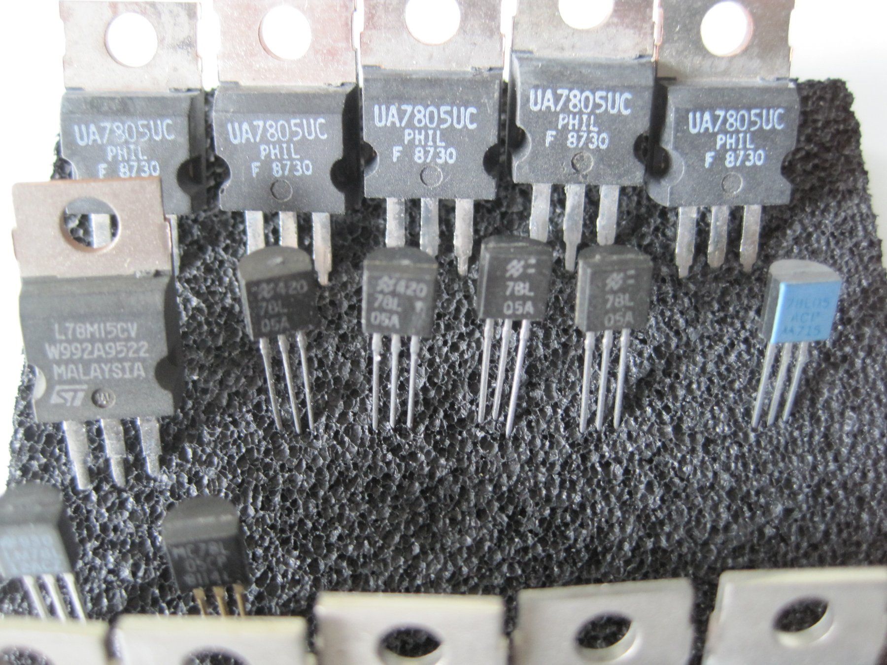 Elektronikbauteile: Grosse Menge Spannungsregler – Neu (gemäss Beschreibung) aus Dietwil von Jaenzi 4