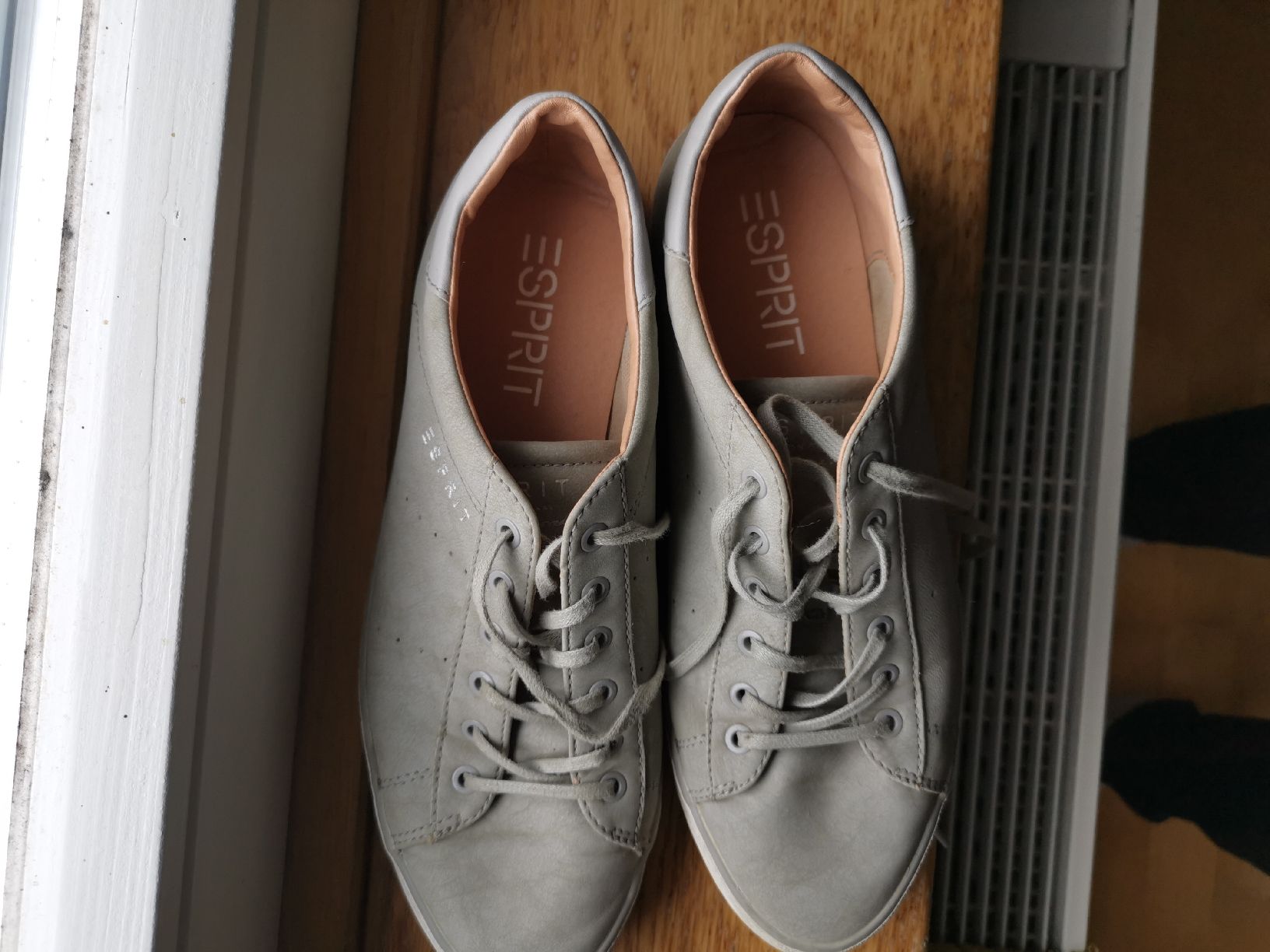 Chaussures femmes: Baskets Esprit grises taille 40, bon état – D'occasion à La Corbaz par Emma22cj 2