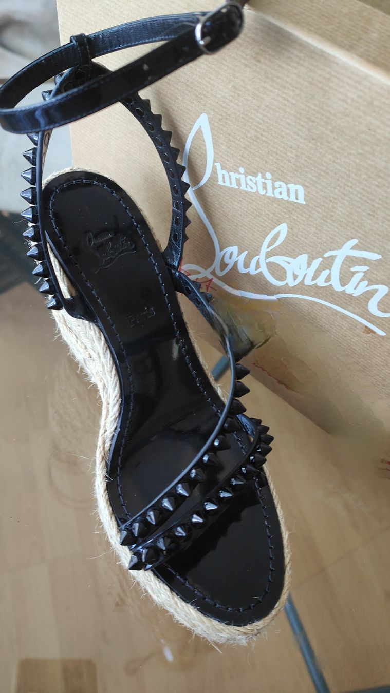Christian Louboutin Scarpe da donna: Christian Louboutin Keilsandalen – Usato da Kilchberg ZH venduto da WorldM 2