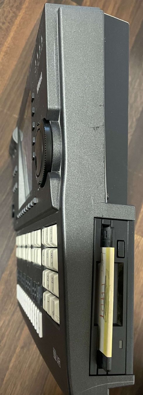 Yamaha Strumenti musicali: Yamaha QY700 Sequenzer – Usato da Uetendorf venduto da Mefun 3