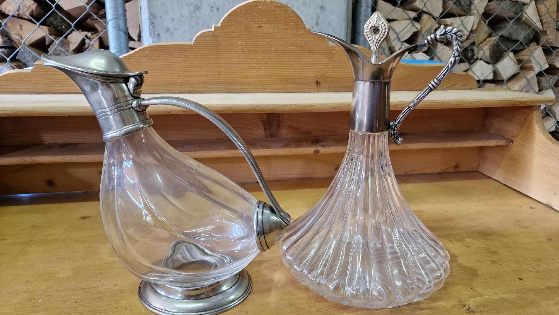 Carafes: Karaffe mit Zinnfuss 2 Stueck gebraucht – D'occasion à Herisau par Antiques.AR