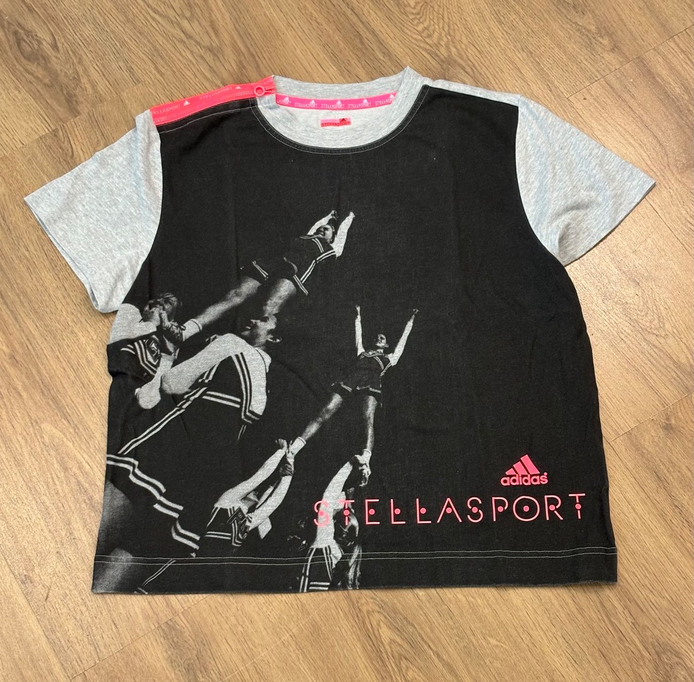 Adidas T-shirt: T-Shirt Adidas / Stella McCartney  - Gr. M – Usato da Brügg BE venduto da rutschimedizin
