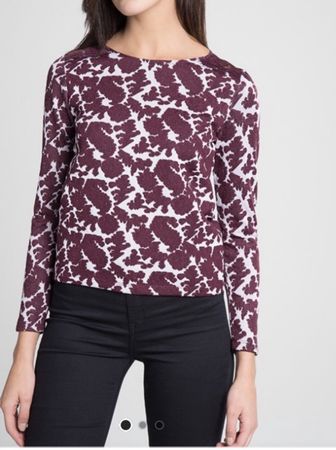 NAF NADunkelrotes Langarmshirt mit Muster