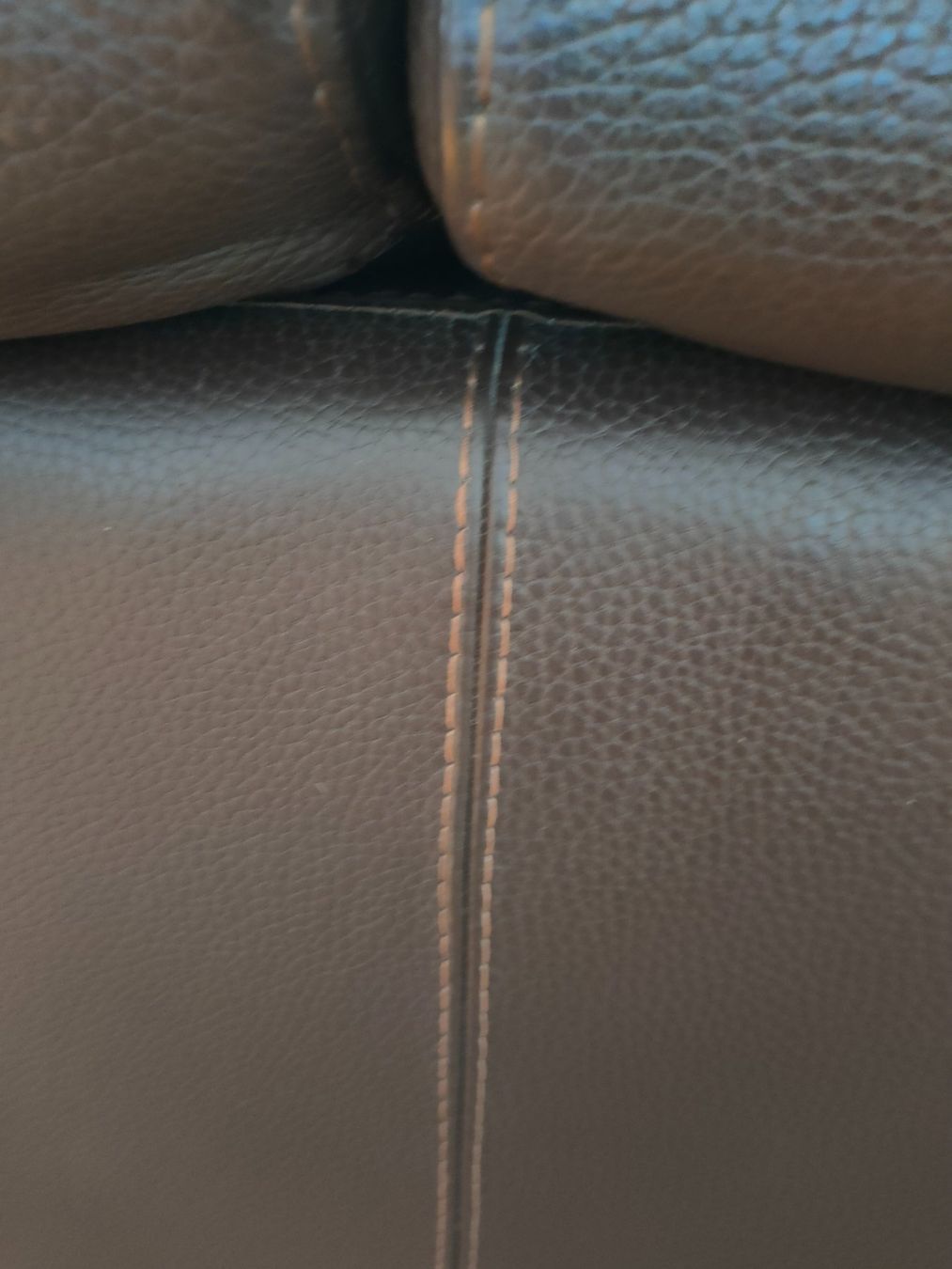 Roche Bobois Sofas: Canapé en cuir Roche Bobois – Gebraucht aus Biel/Bienne von gab_w9f9 2