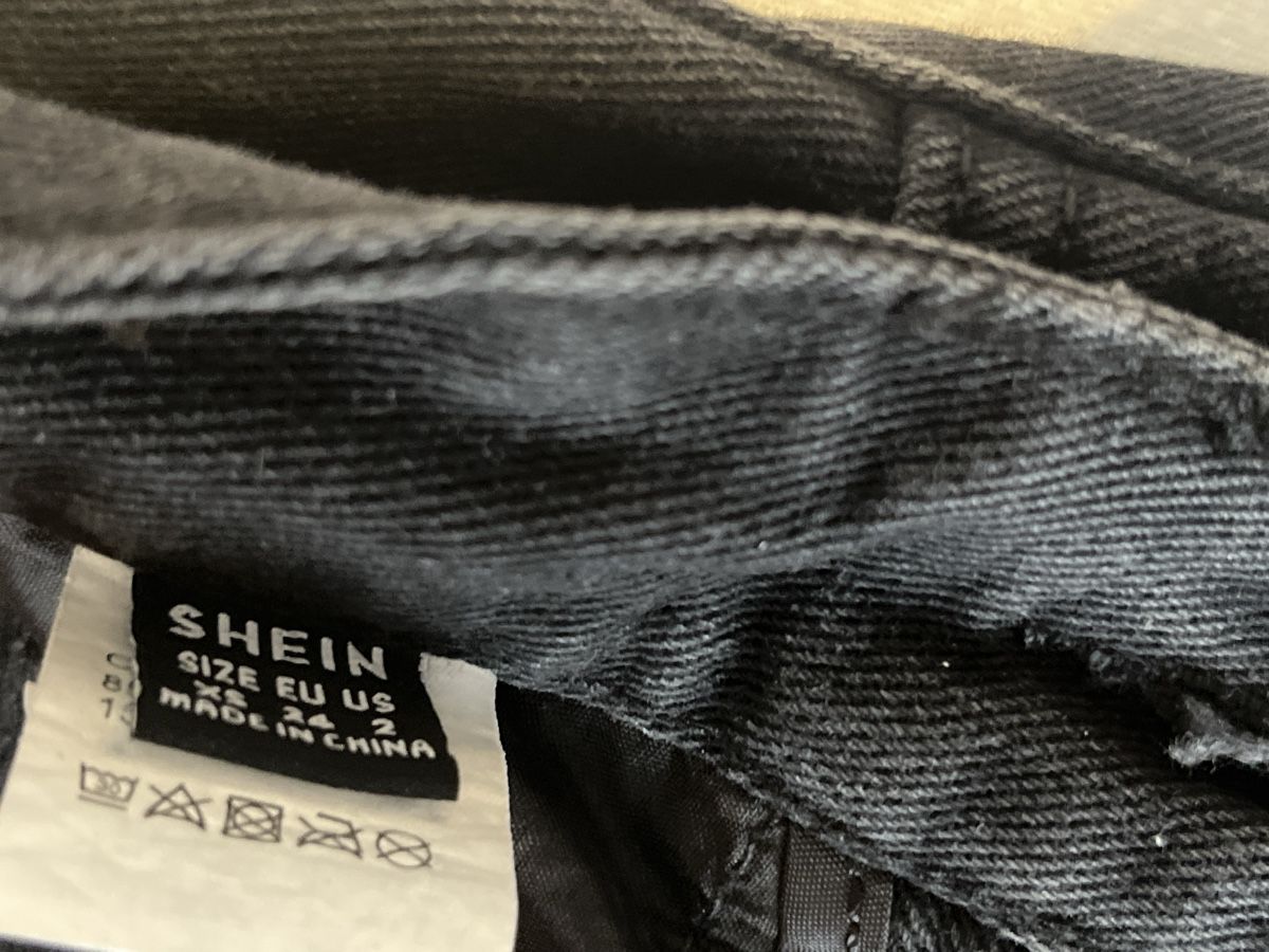 Shein Jeans: Shein Jeans gr 34 schwarz – Usato da Adligenswil venduto da Phoenix2017 1
