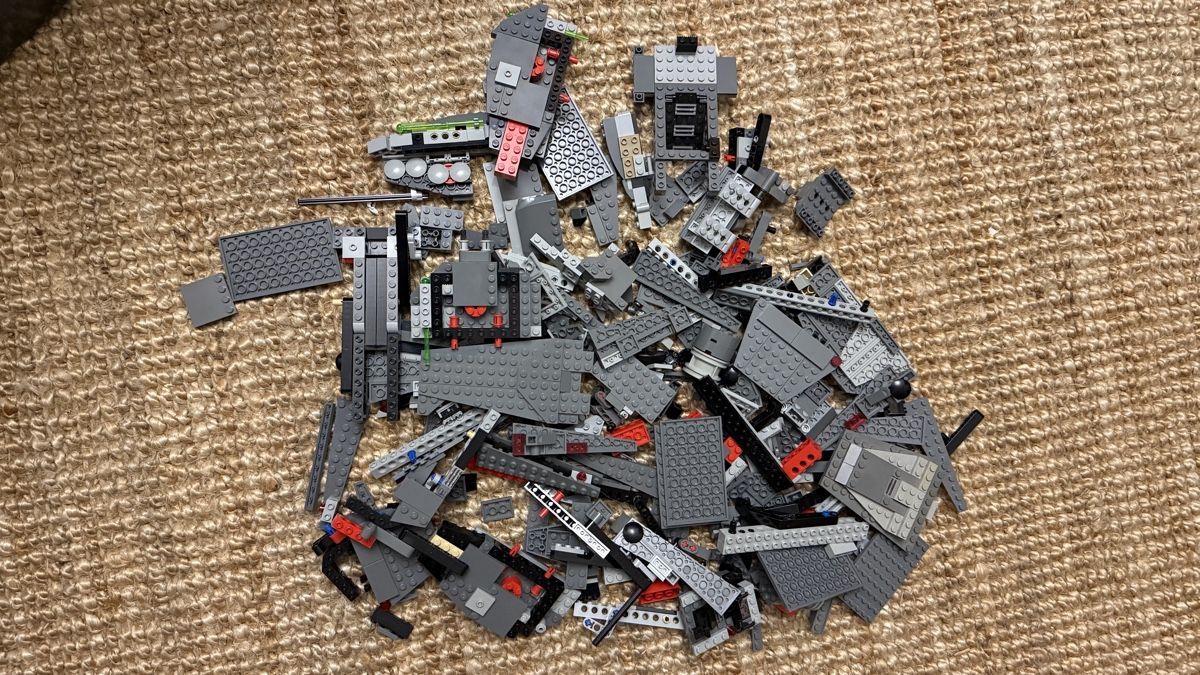 Lego Kit di costruzioni: LEGO Kylo Ren’s Command Shuttle 75104 – Usato da Rümlang venduto da Kornhouse