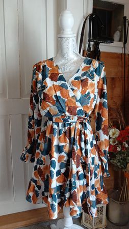Robe automnale à motifs feuilles, taille S, parfait état