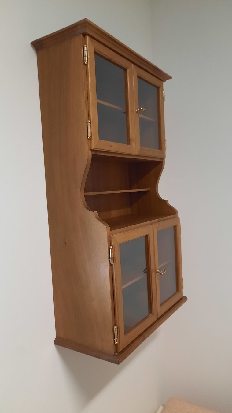 Vetrine: Wandvitrine aus Holz, Einzelanfertigung – Usato da Münsingen venduto da helenlanzrein