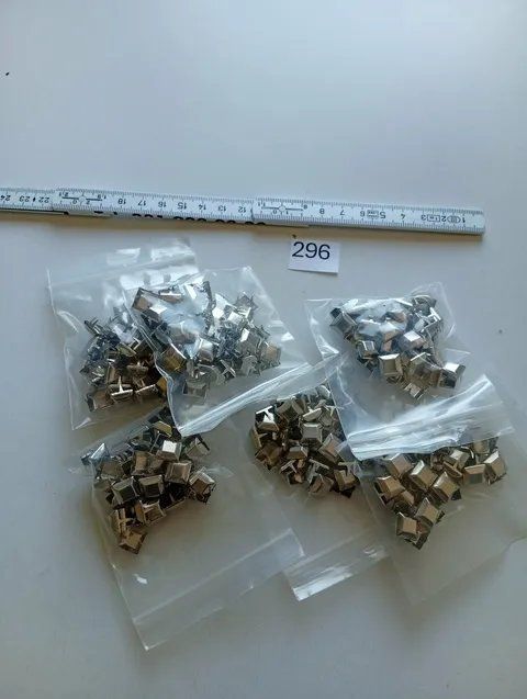 Kit bricolage: Nieten Pyramidenform, silberfarben, Basteln – Nuovo (secondo la descrizione) da Ittigen venduto da LuckyLiq