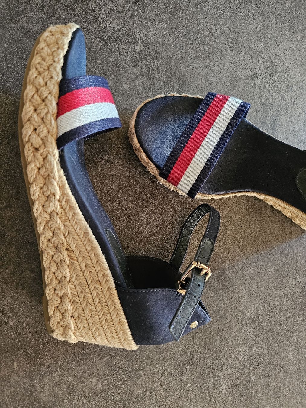 Tommy Hilfiger Scarpe da donna: Sandaletten Tommy Hilfiger – Nuovo (secondo la descrizione) da St. Gallen venduto da Dreamland 1