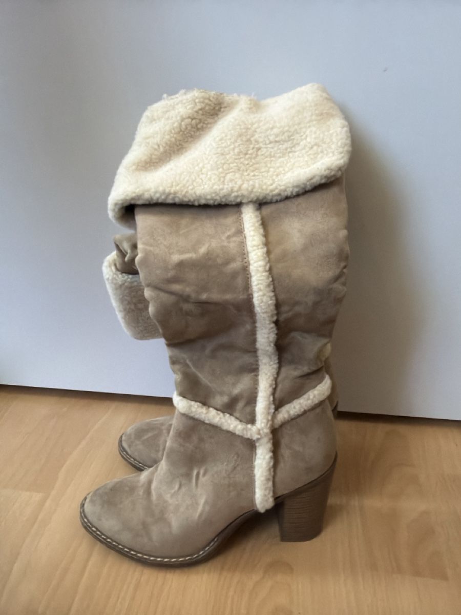 Scarpe da donna: Warme Winterstiefel Damen 👢 – Usato da Dagmersellen venduto da SabrinaZu