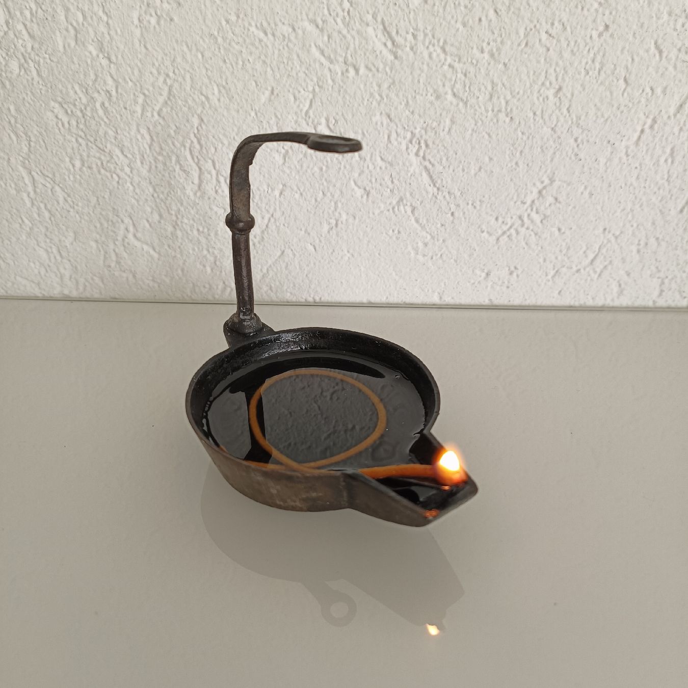 Lampade: Antike Öllampe aus Eisen – Usato da Worb venduto da aljady