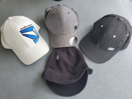 4 Caps - Volcom / Billabong. Guter Zustand!
